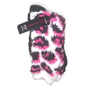 No boundaries leopard print fuzzy socks